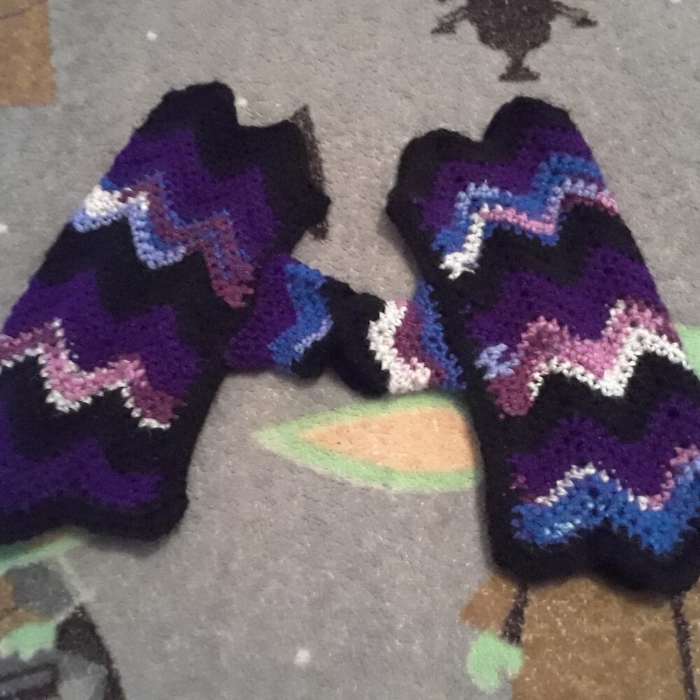 GLOVES - HANDMADE - Picture 2 of 2